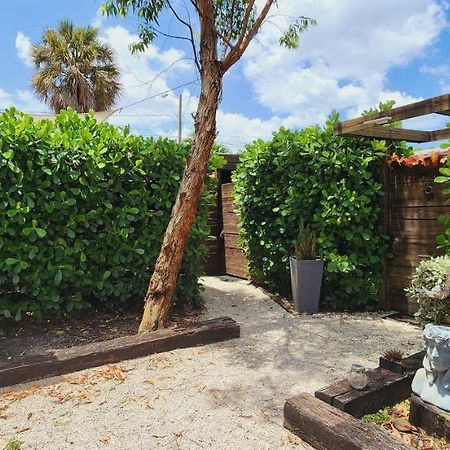 Private Aparment Studio In The Hard Of Miami Unit # 6 Opa-locka Dış mekan fotoğraf